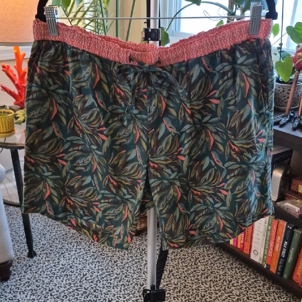 Sundance Green Leaf Print Women's Shorts
